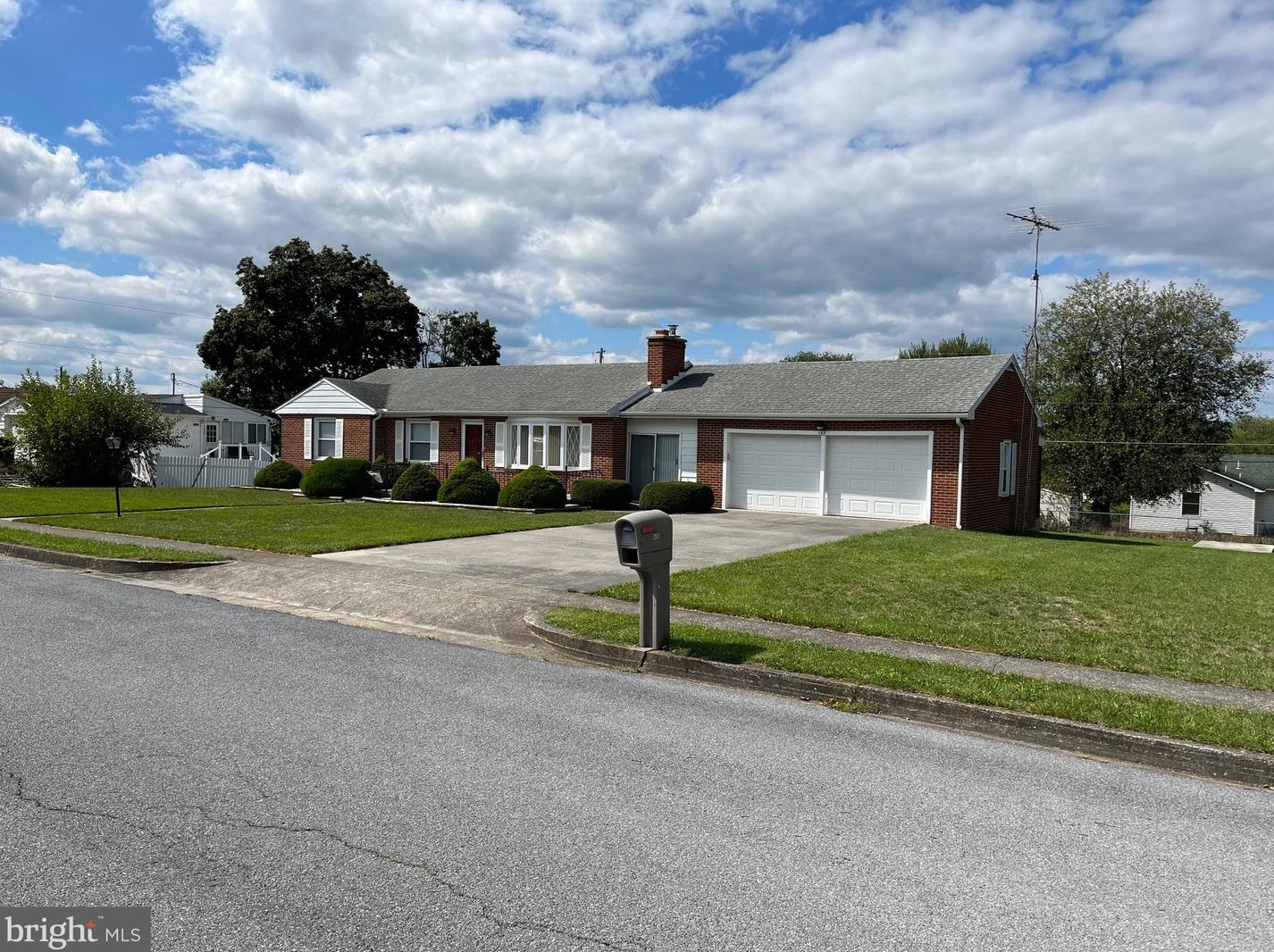 145 Richard St, Martinsburg, WV 25404-9074