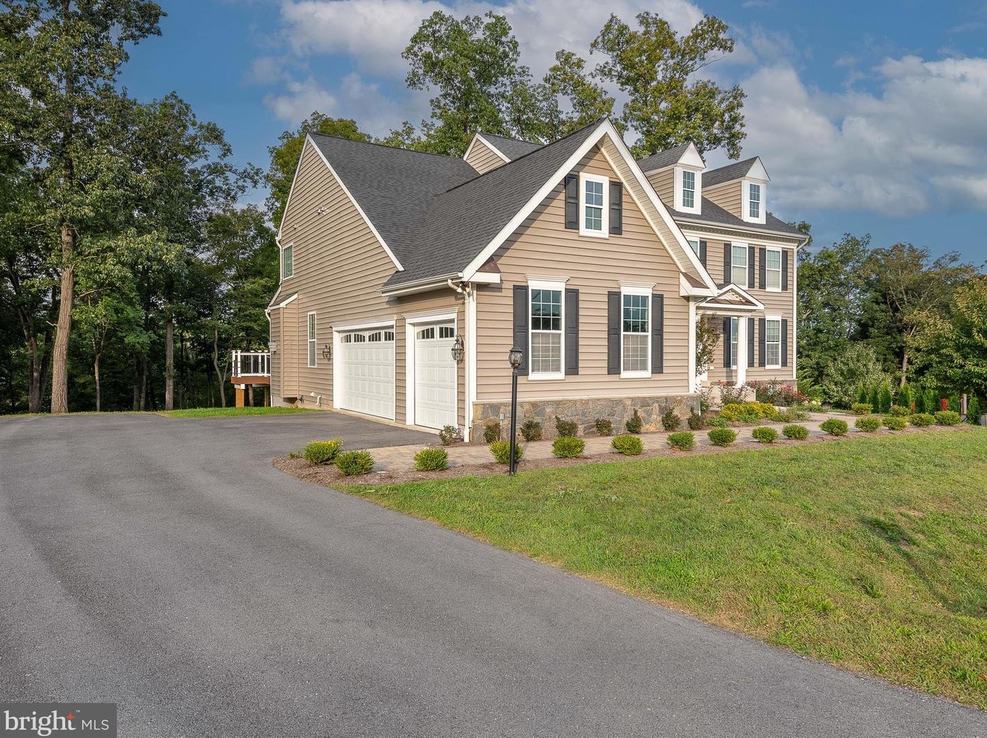 171 Lackawanna Ln, Falling Waters, WV 25419