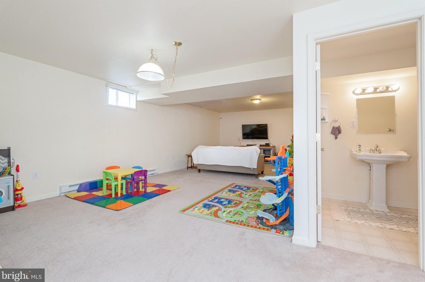 207 Caledonia Dr, Martinsburg WV  25405-5743 exterior