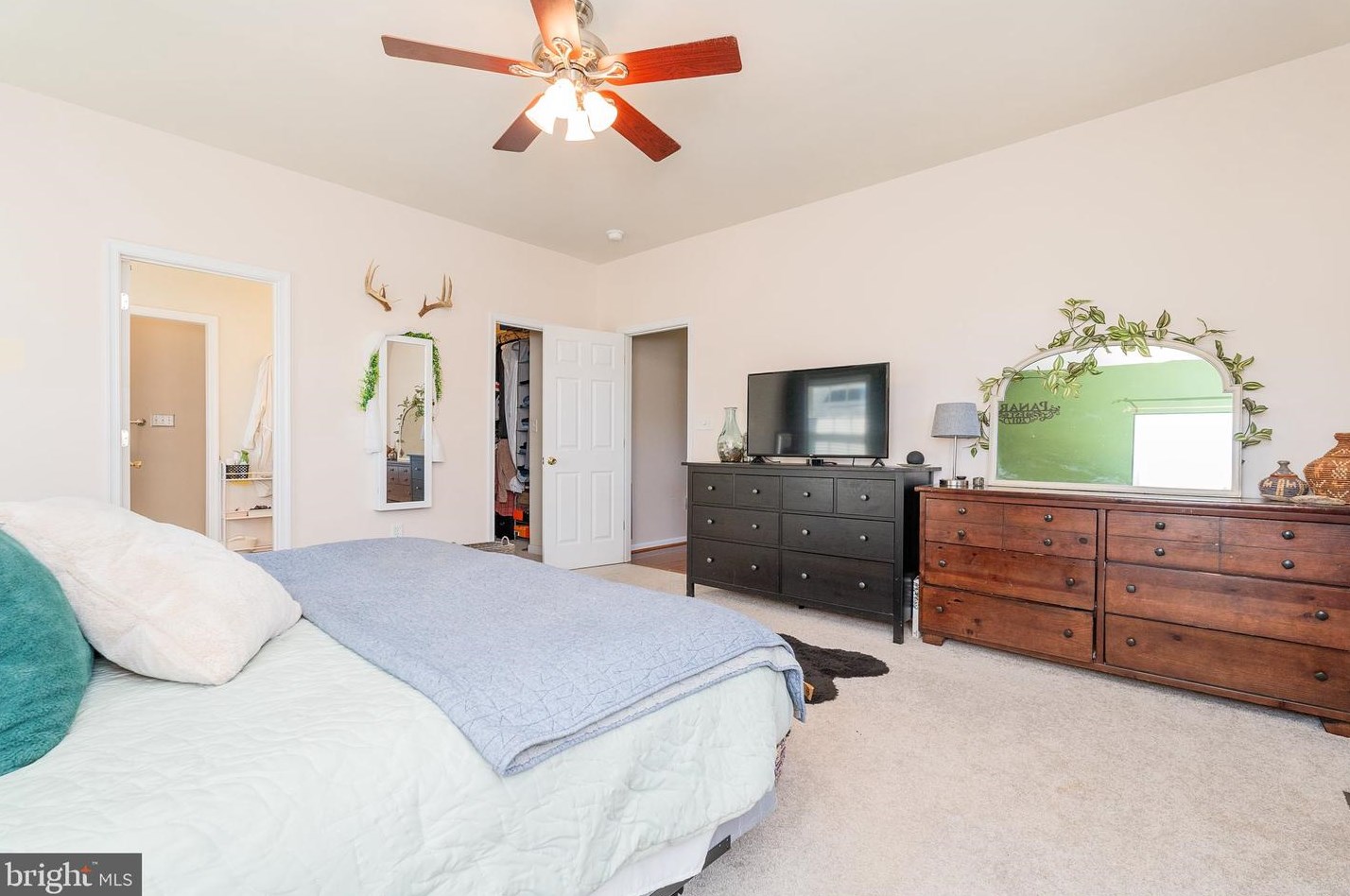 207 Caledonia Dr, Martinsburg WV  25405-5743 exterior