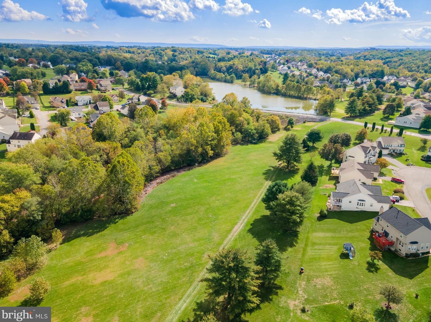 207 Caledonia Dr, Martinsburg WV  25405-5743 exterior