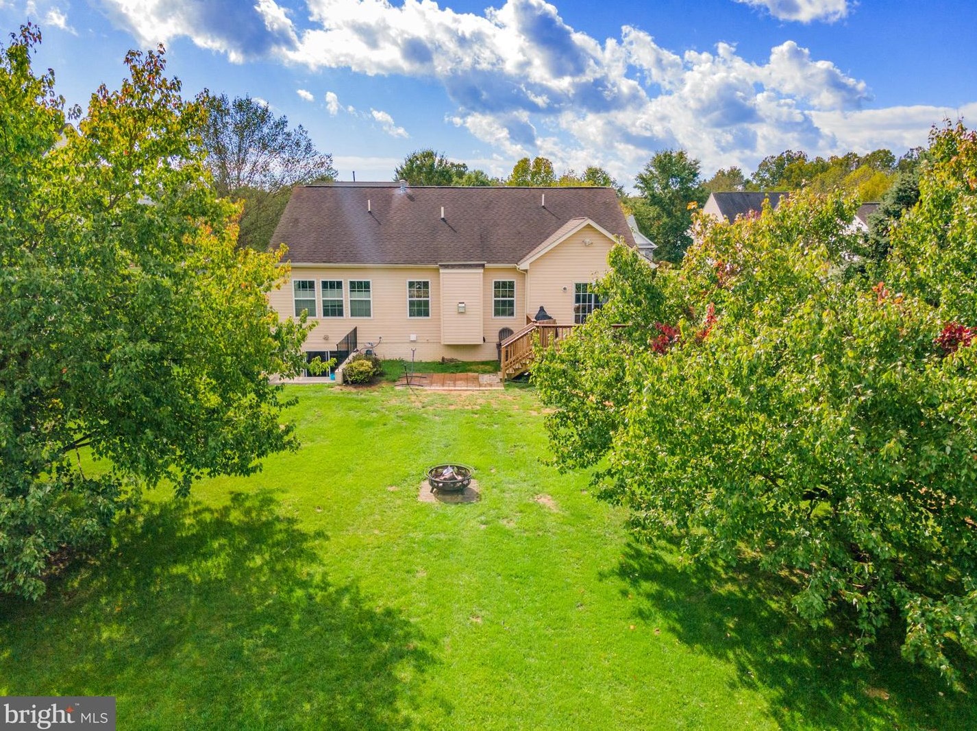 207 Caledonia Dr, Martinsburg WV  25405-5743 exterior