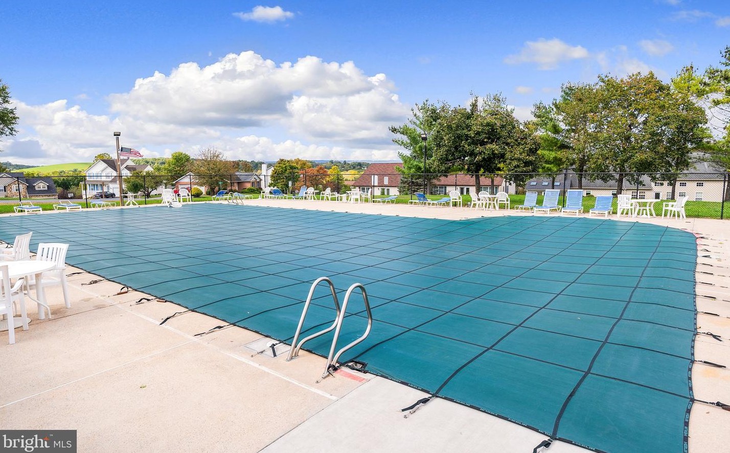 207 Caledonia Dr, Martinsburg WV  25405-5743 exterior