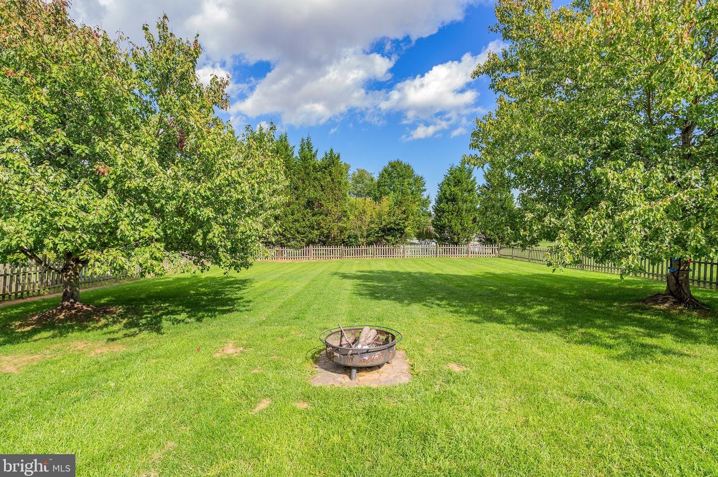 207 Caledonia Dr, Martinsburg WV  25405-5743 exterior