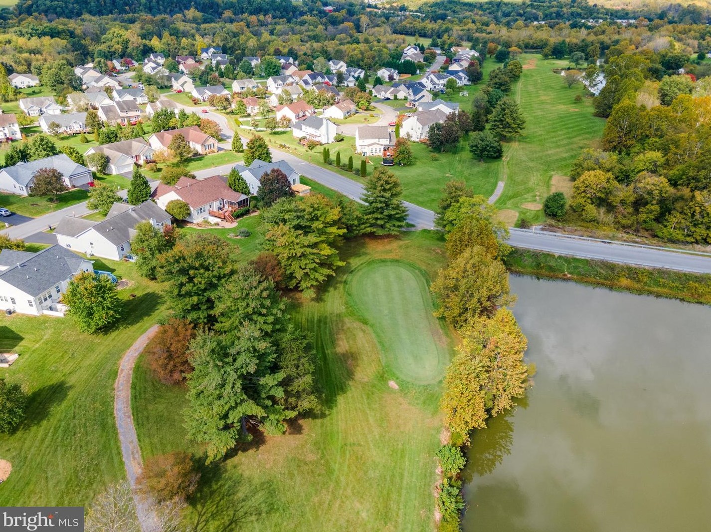 207 Caledonia Dr, Martinsburg WV  25405-5743 exterior