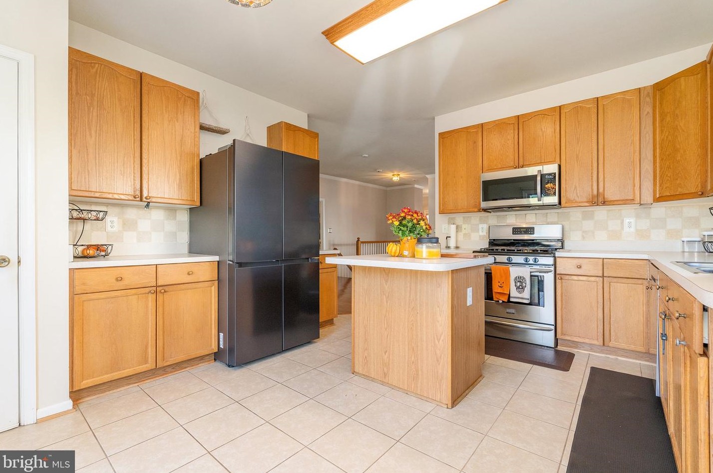 207 Caledonia Dr, Martinsburg WV  25405-5743 exterior