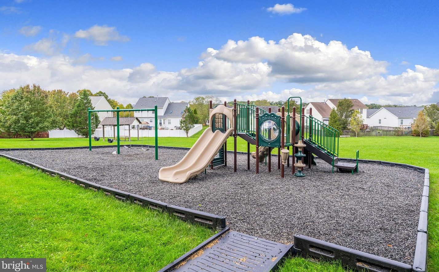 207 Caledonia Dr, Martinsburg WV  25405-5743 exterior