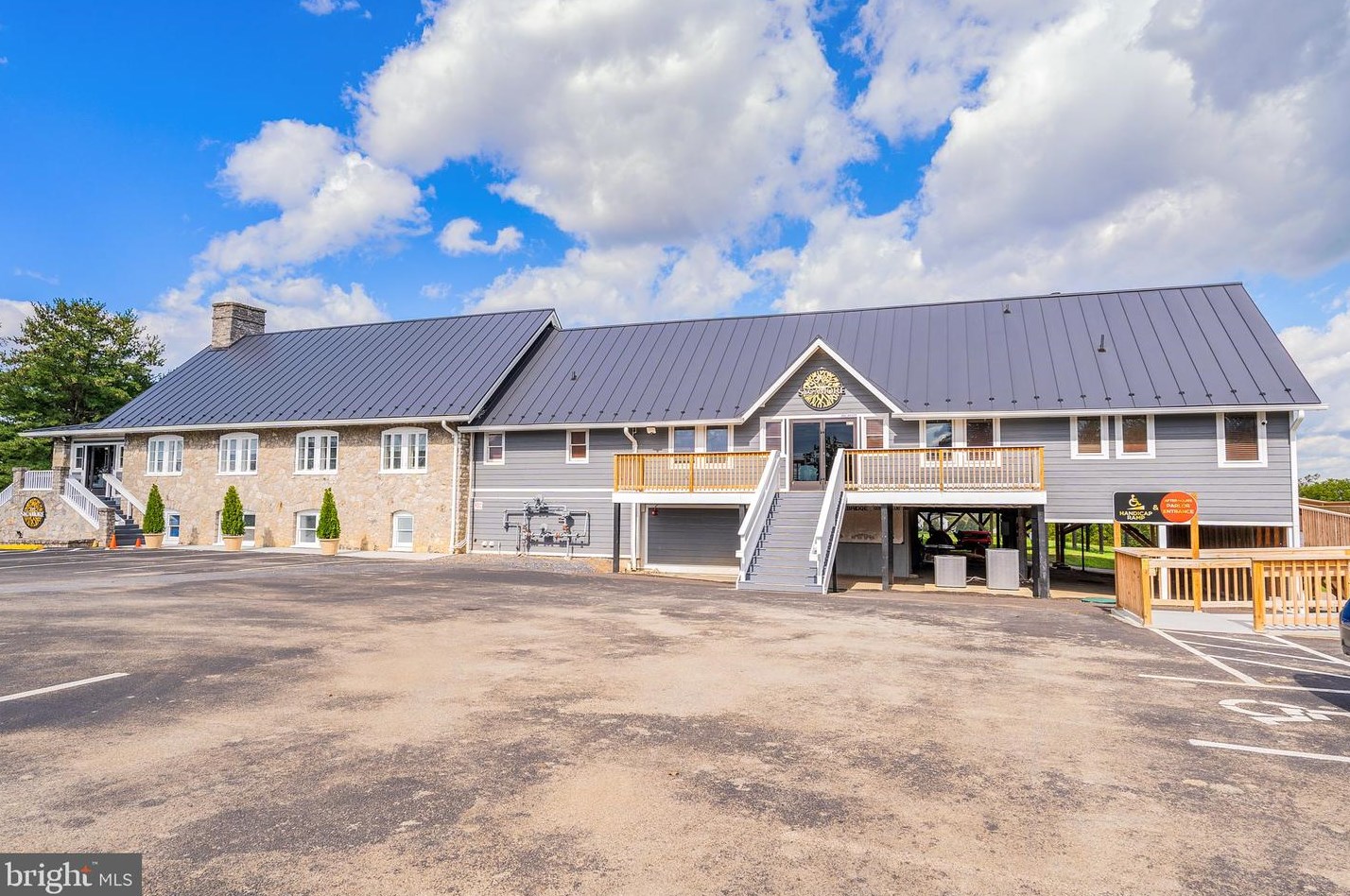 207 Caledonia Dr, Martinsburg WV  25405-5743 exterior