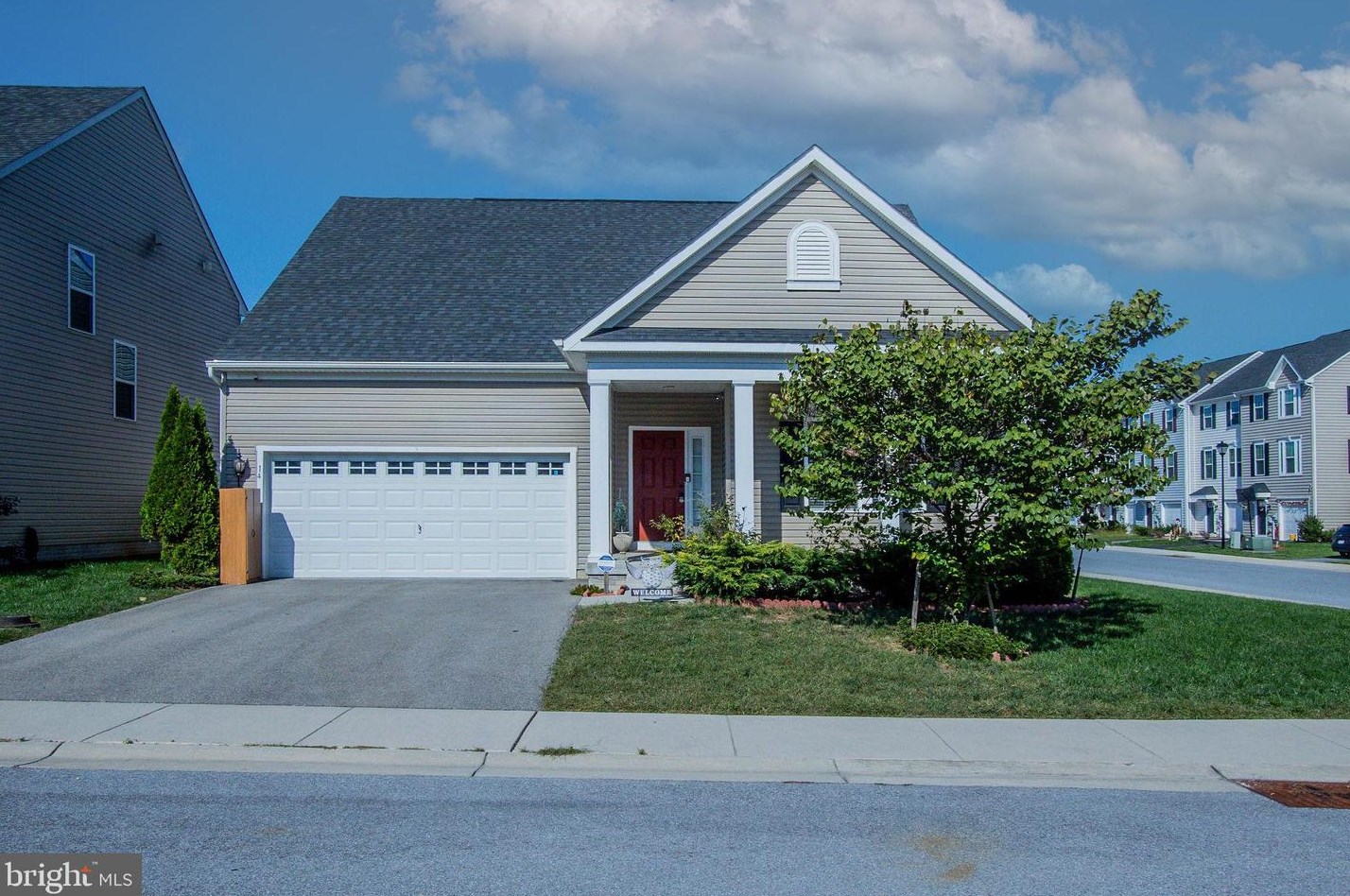 14 Sirocco Ct, Falling Waters, WV 25419