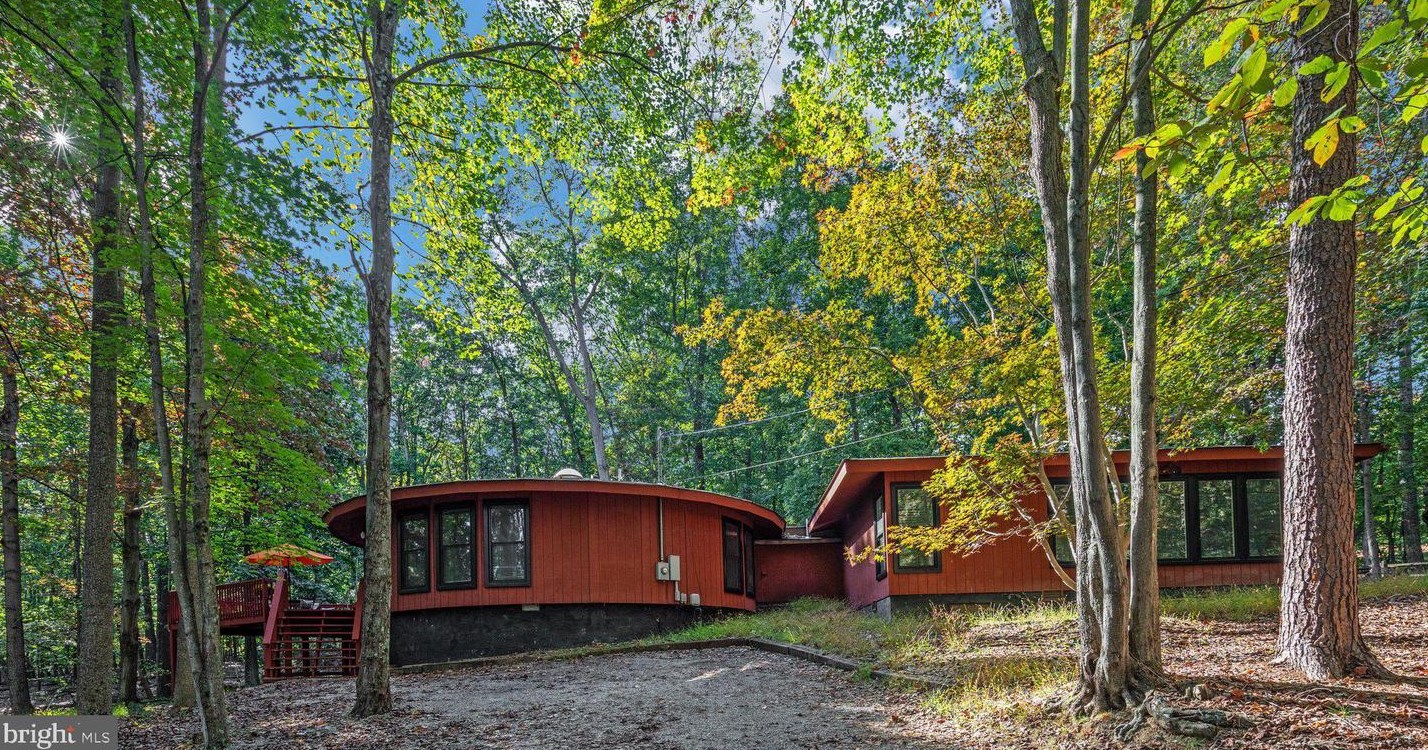 863 The Woods Rd, Hedgesville, WV 25427