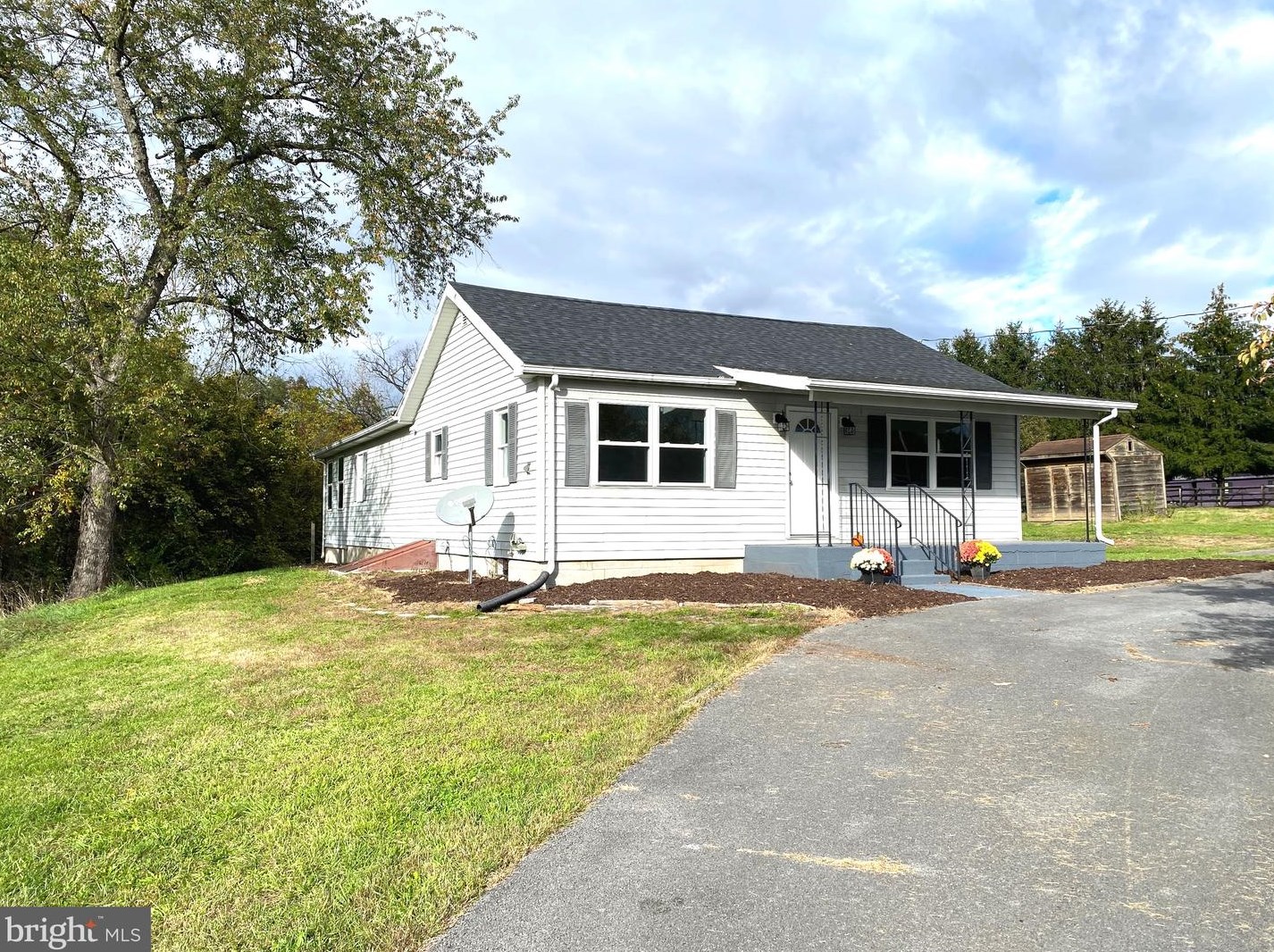 149 Snyders Ln, Martinsburg, WV 25405-6858