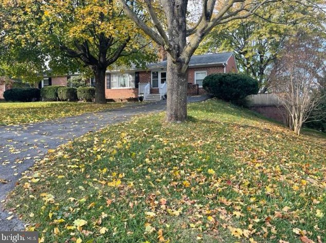 312 N Red Hill Rd, Martinsburg, WV 25401