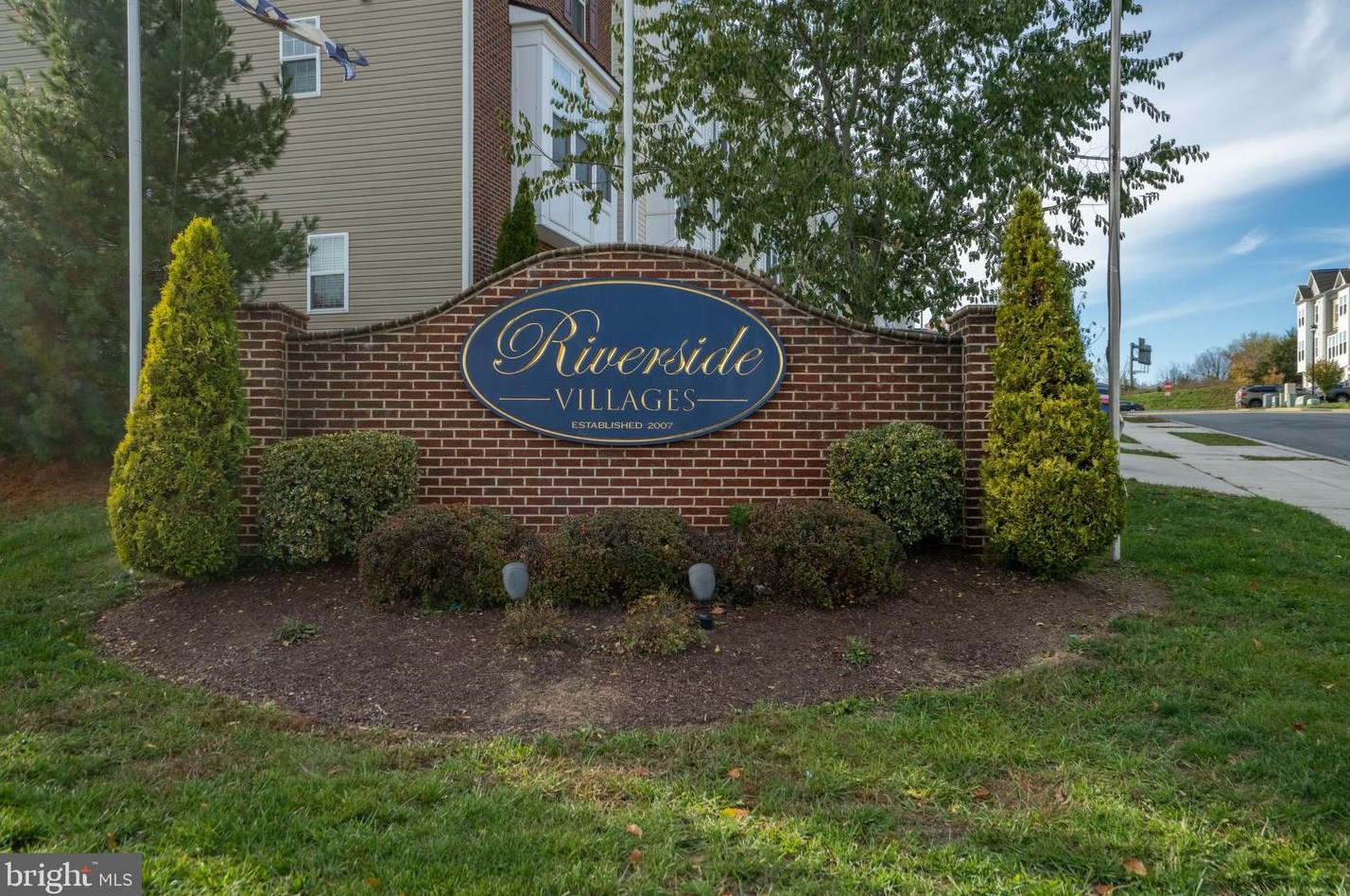 38 Wayside Ct, Falling Waters, WV 25419