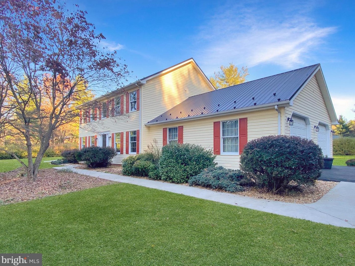 21 Schultz Ln, Falling Waters, WV 25419