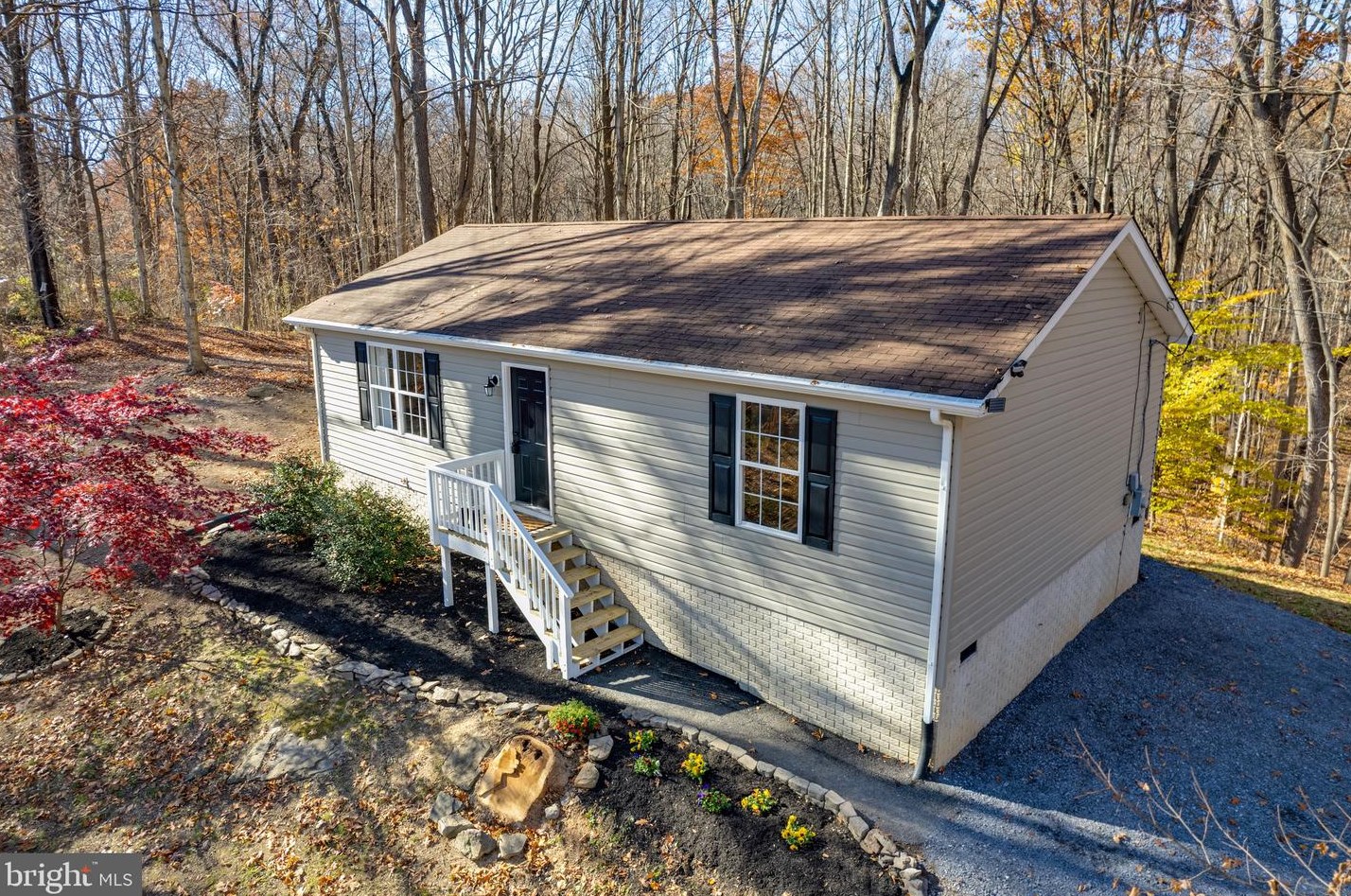 889 Emerson Dr, Falling Waters, WV 25419