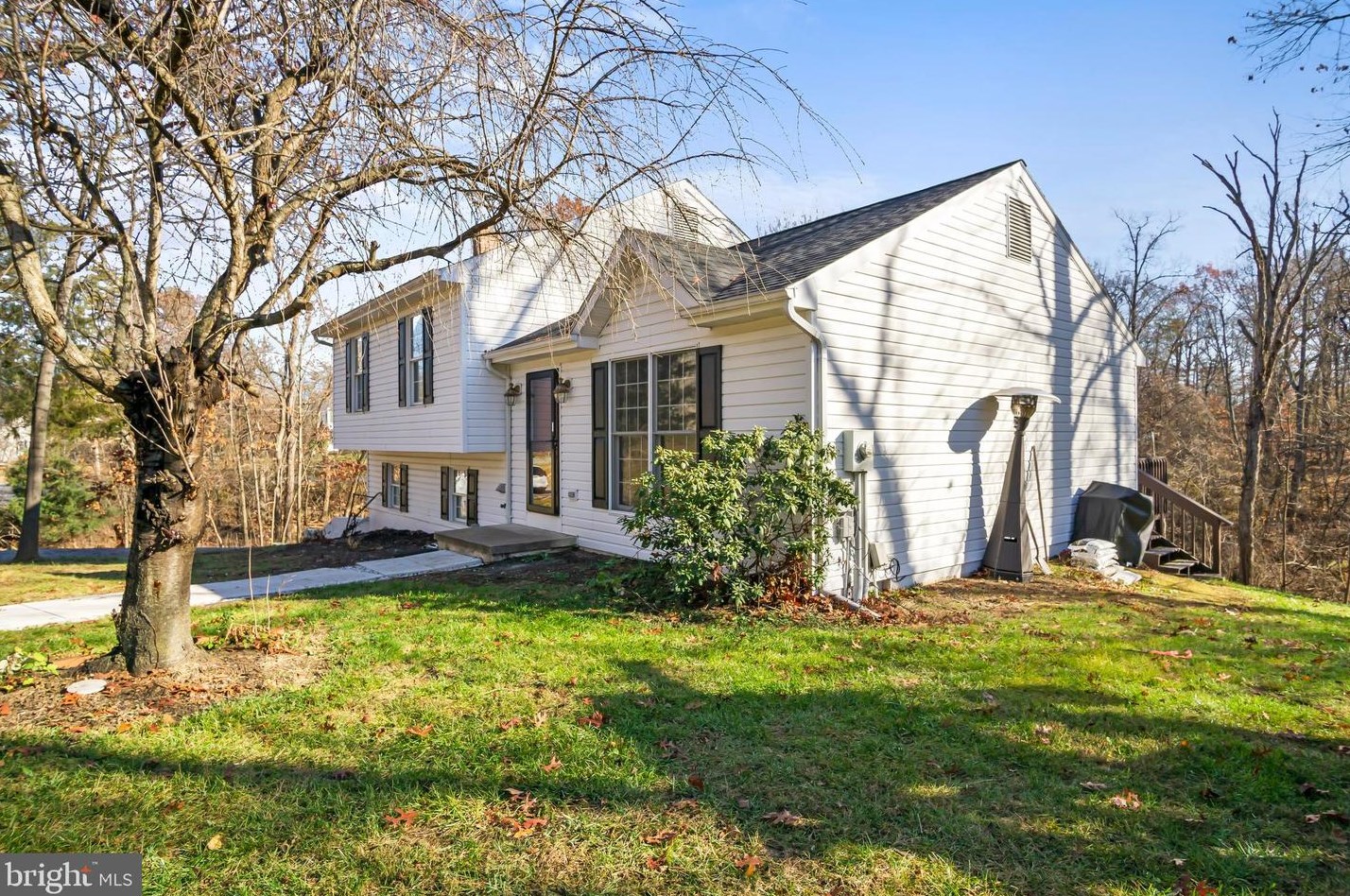 39 Angela Ln, Falling Waters, WV 25419