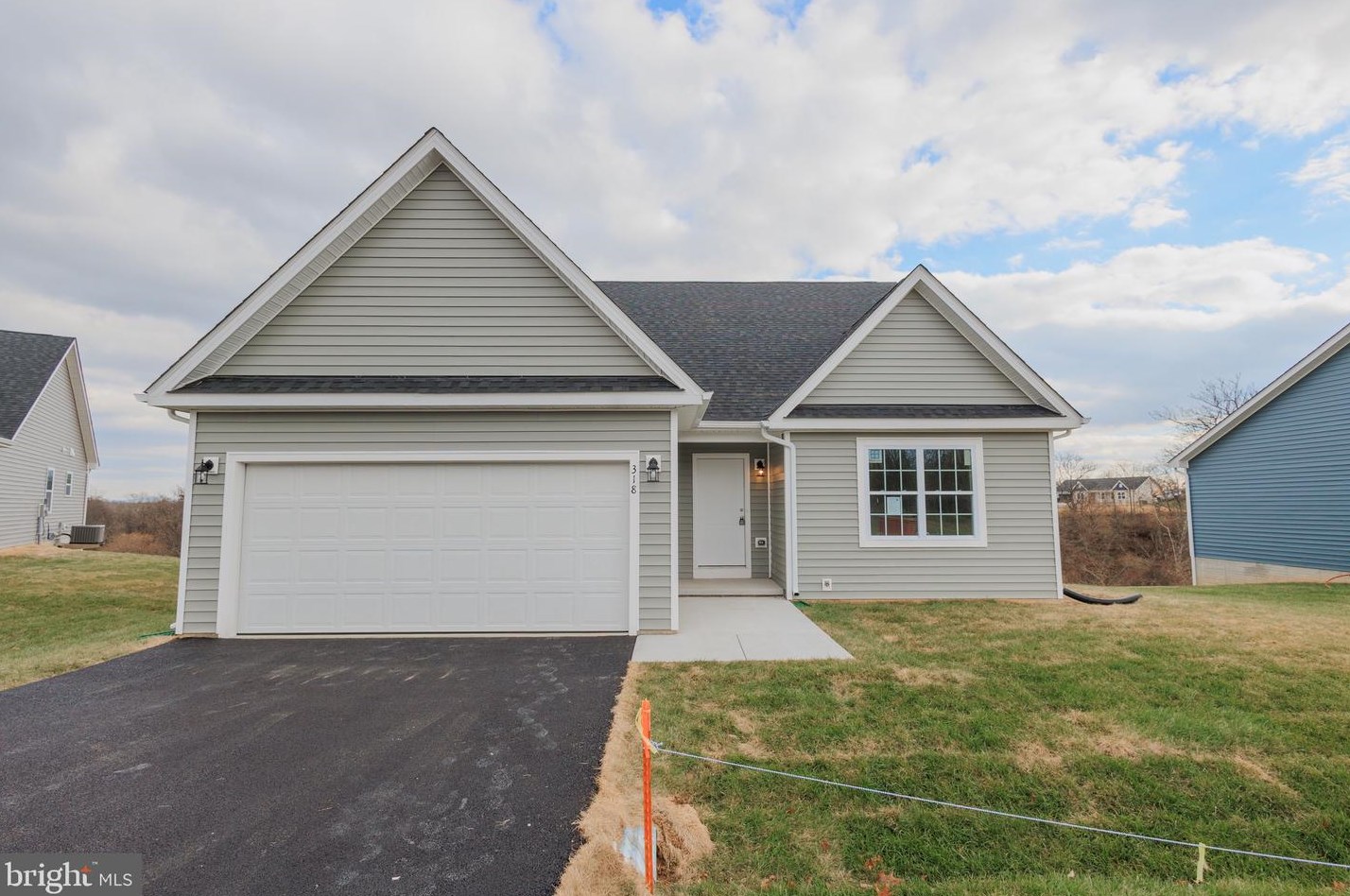 318 Vicksburg Ct, Martinsburg, WV 25404-7563