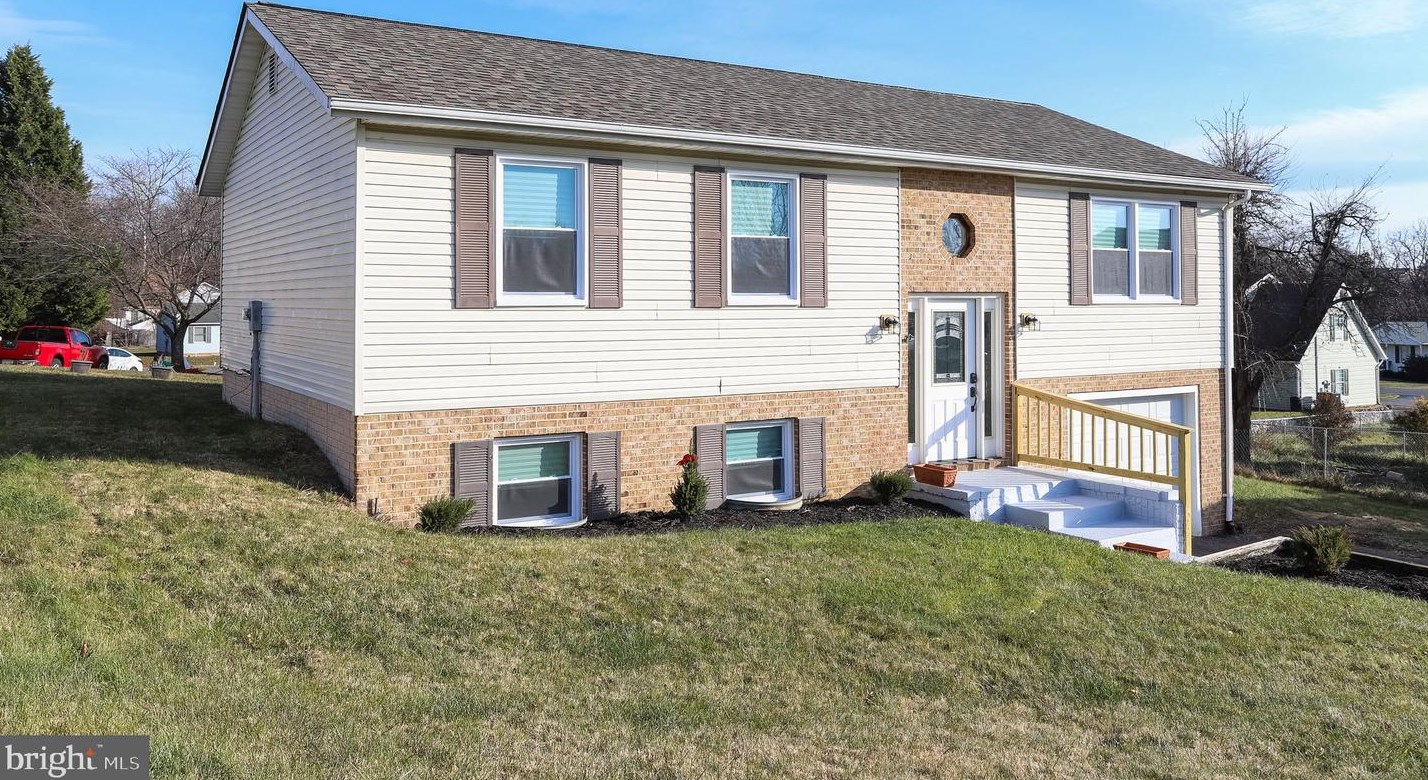 38 Yarrow Cir, Martinsburg, WV 25404-3443