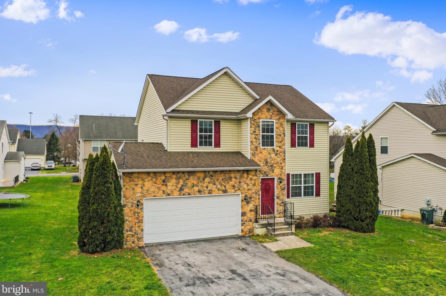 102 Mango St, Martinsburg, WV 25401-4004