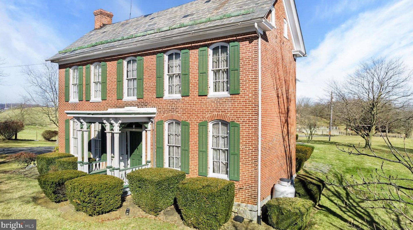 1812 Hedgesville Rd, Martinsburg, WV 25403-2343