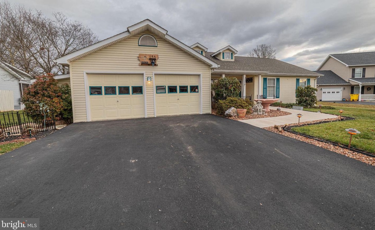 153 Stanford Ln, Falling Waters, WV 25419