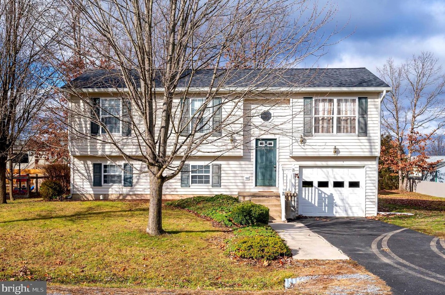 140 Thoreau Dr, Inwood, WV 25428