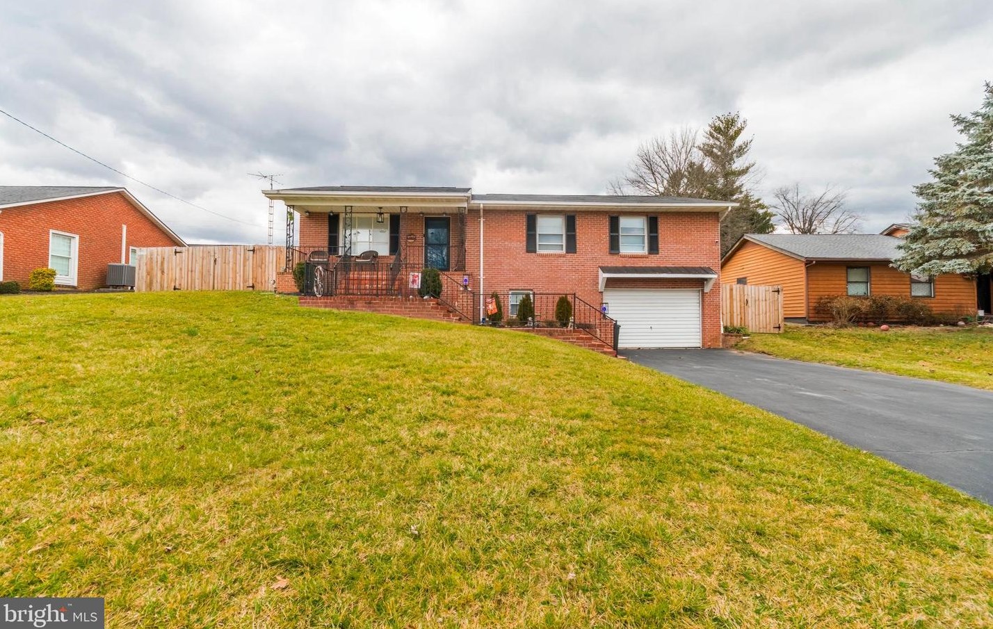 108 Rosewood Dr, Martinsburg WV  25401-2840 exterior