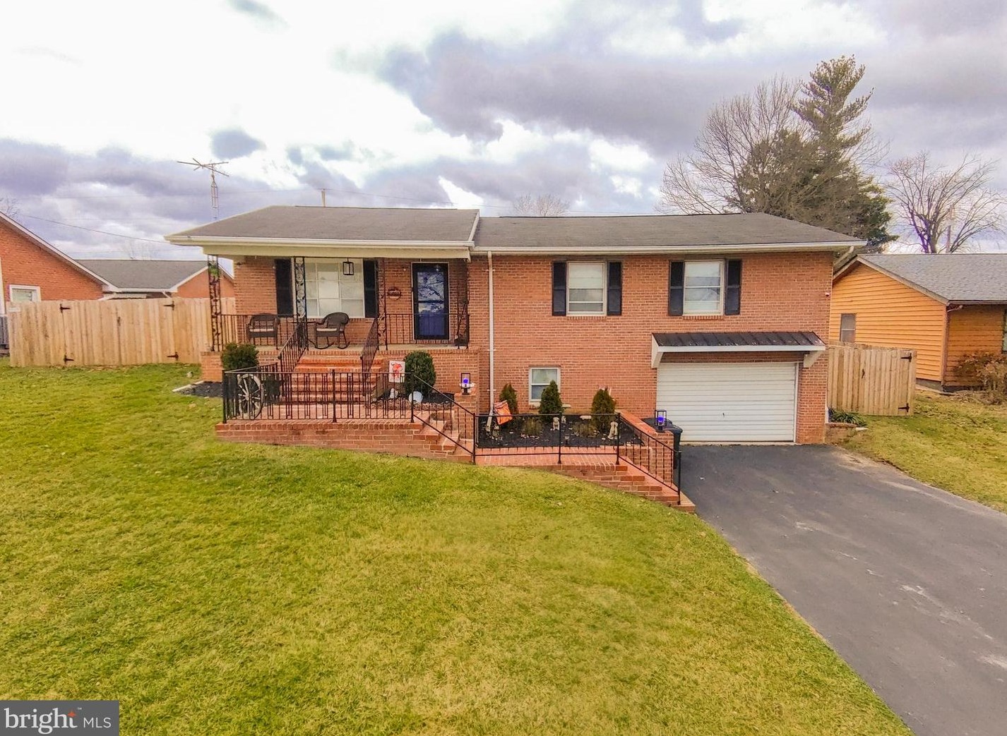 108 Rosewood Dr, Martinsburg WV  25401-2840 exterior