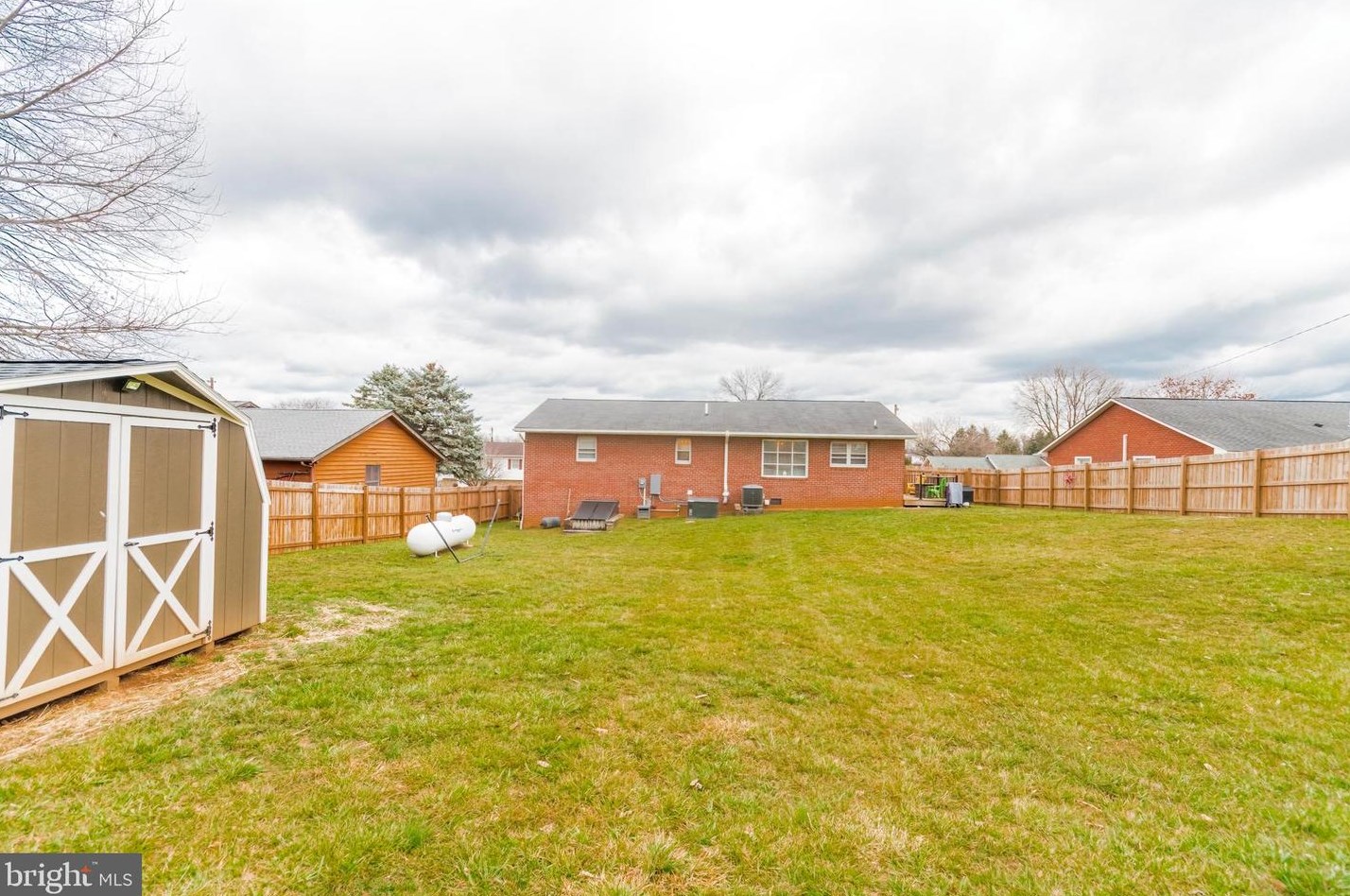 108 Rosewood Dr, Martinsburg WV  25401-2840 exterior