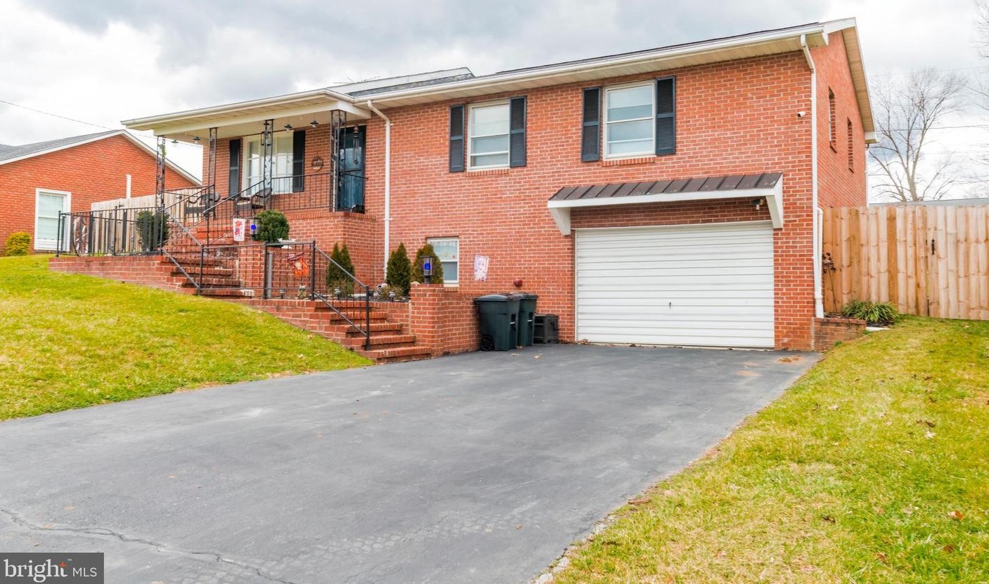 108 Rosewood Dr, Martinsburg WV  25401-2840 exterior