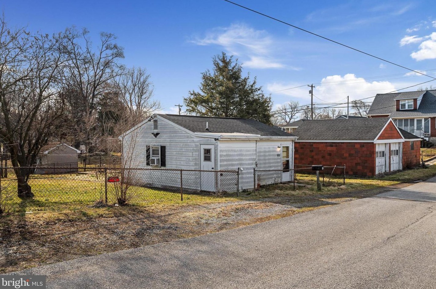 905 Factory St, Martinsburg, WV 25404