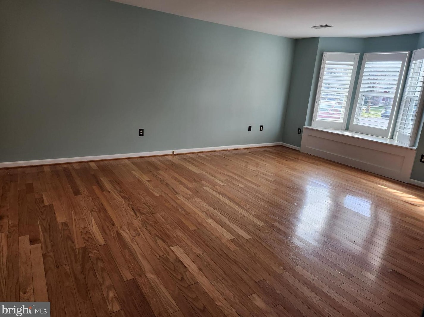 239 Morningside Dr, Falling Waters, WV 25419