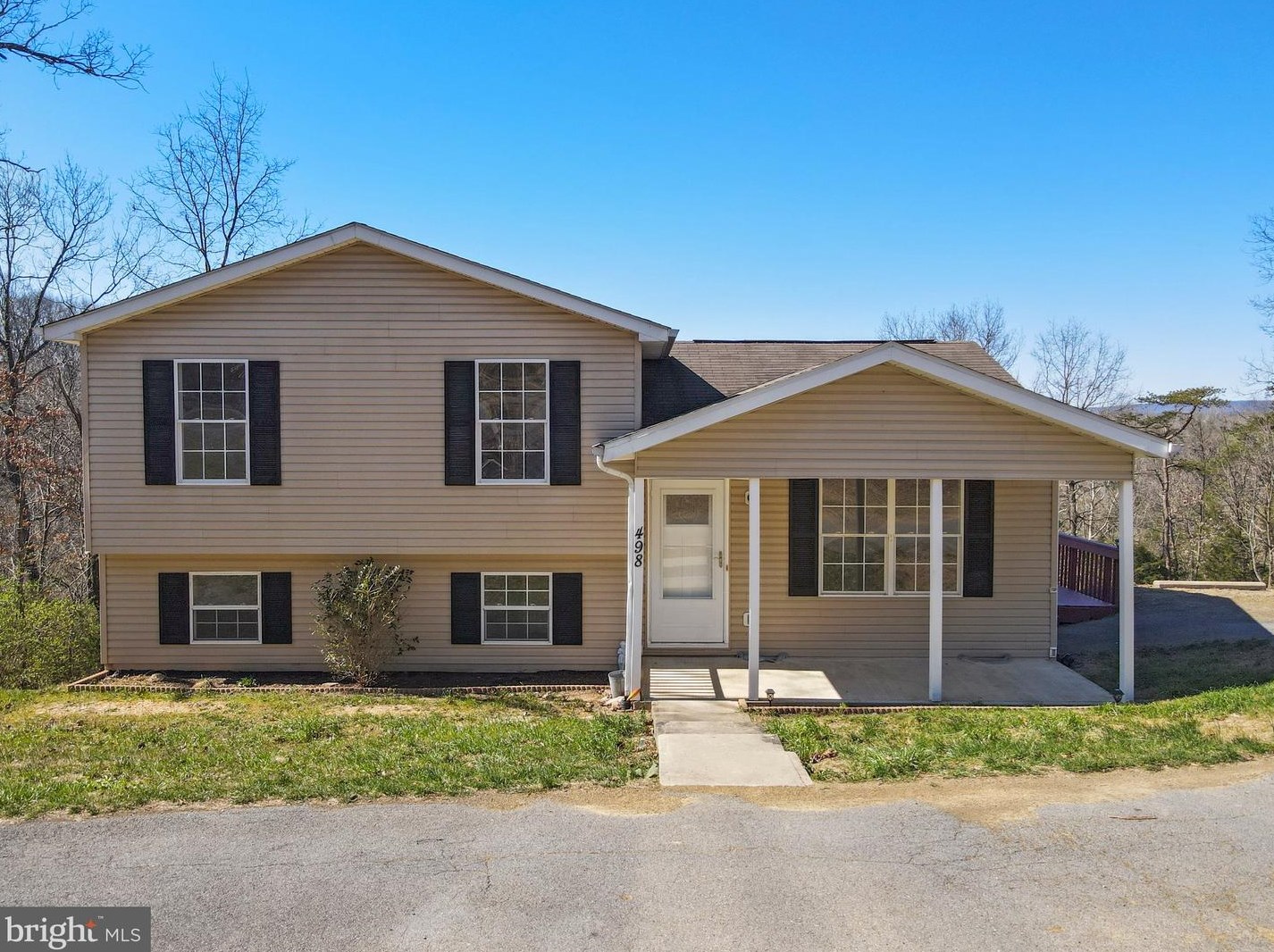 498 Crestview Dr, Martinsburg WV  25405-6705 exterior
