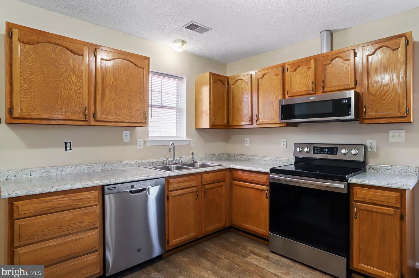 498 Crestview Dr, Martinsburg WV  25405-6705 exterior