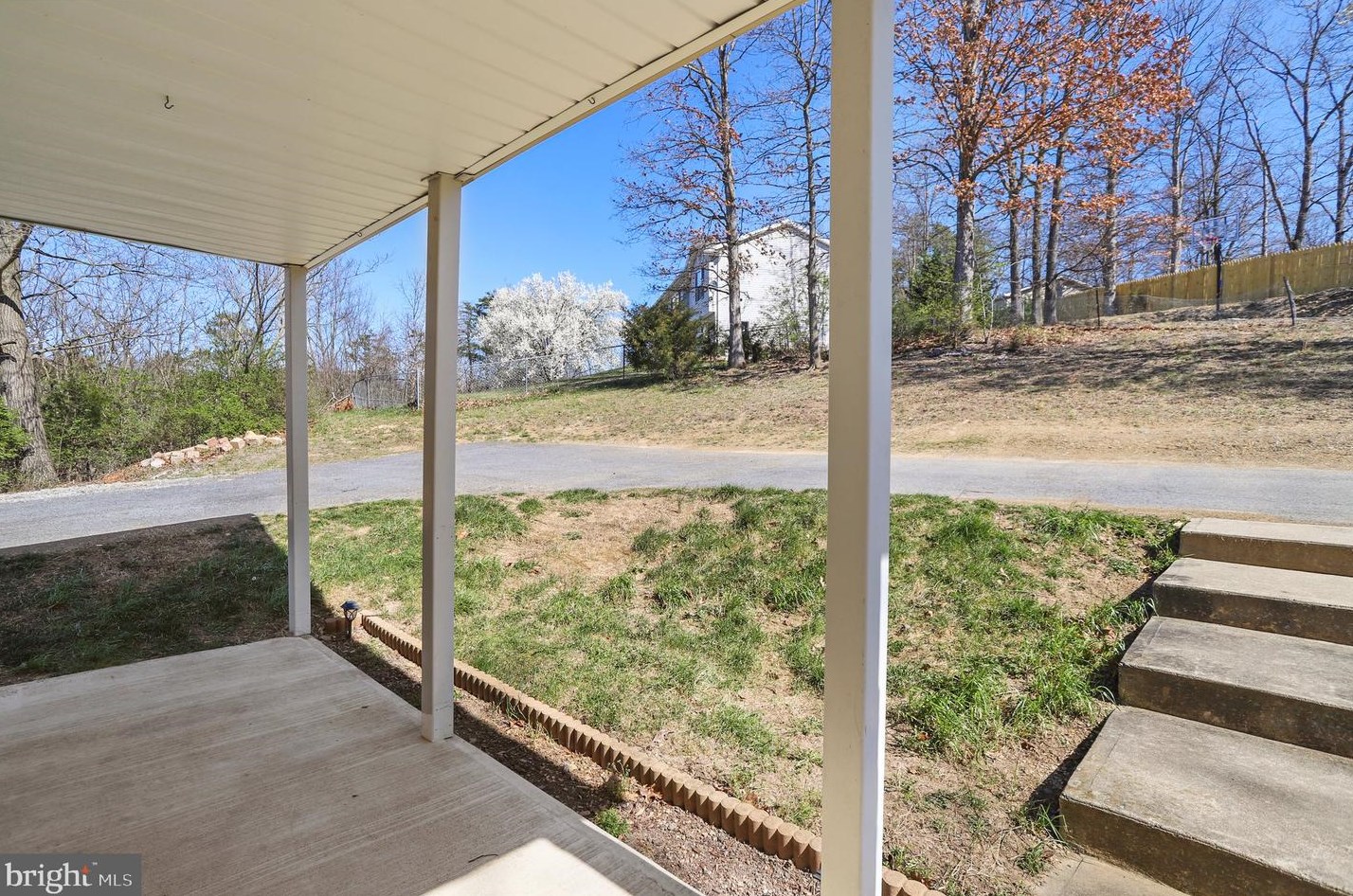 498 Crestview Dr, Martinsburg WV  25405-6705 exterior