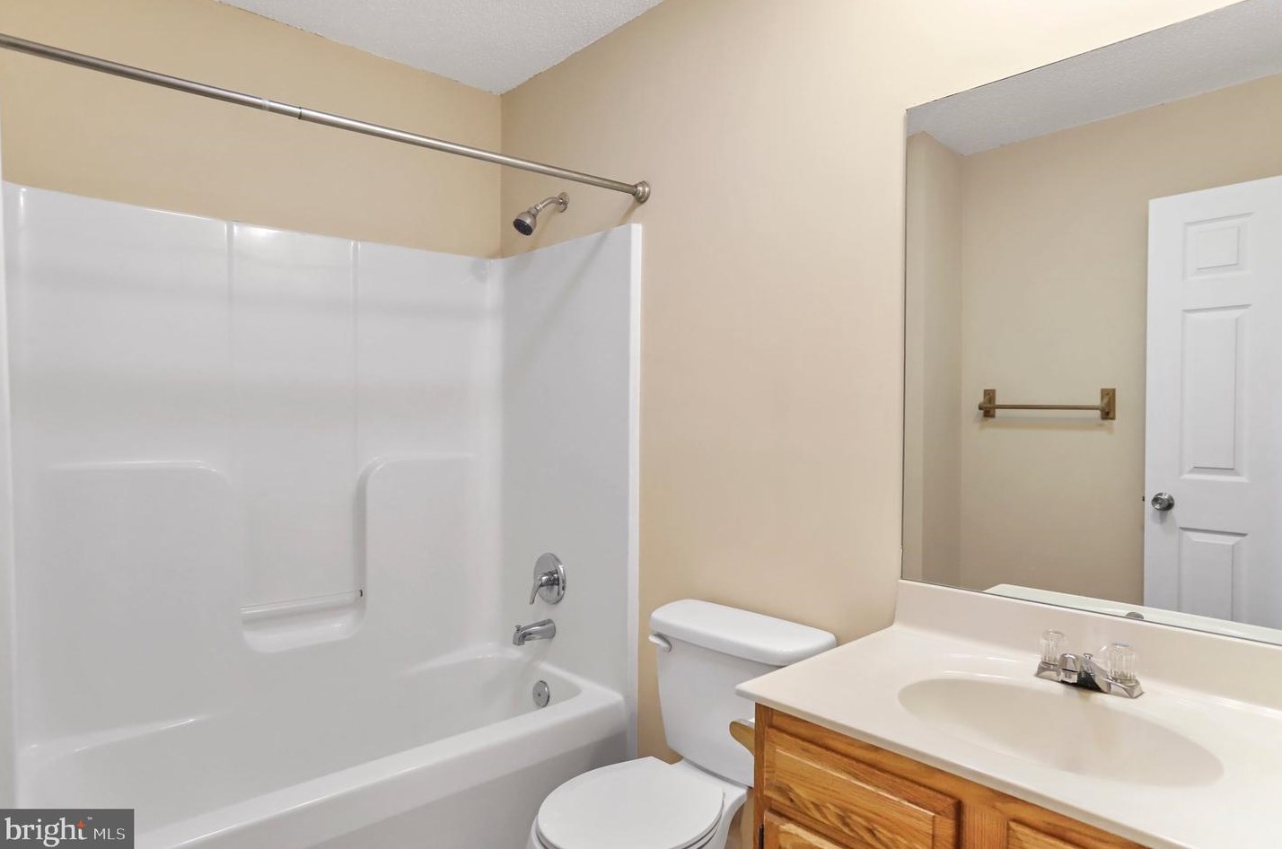 498 Crestview Dr, Martinsburg WV  25405-6705 exterior