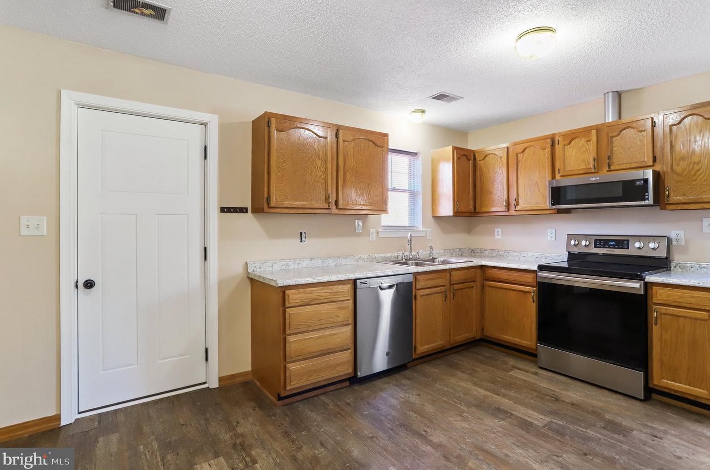 498 Crestview Dr, Martinsburg WV  25405-6705 exterior