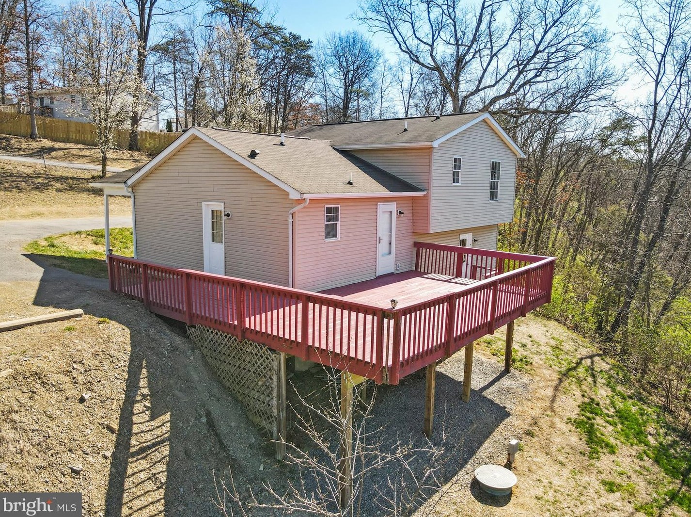 498 Crestview Dr, Martinsburg WV  25405-6705 exterior