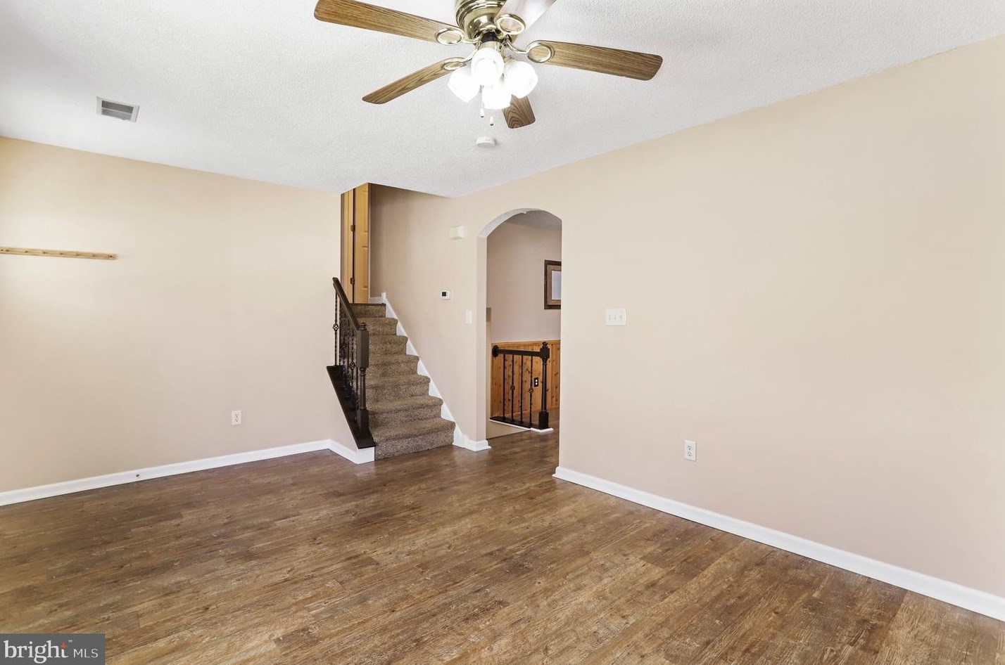 498 Crestview Dr, Martinsburg WV  25405-6705 exterior