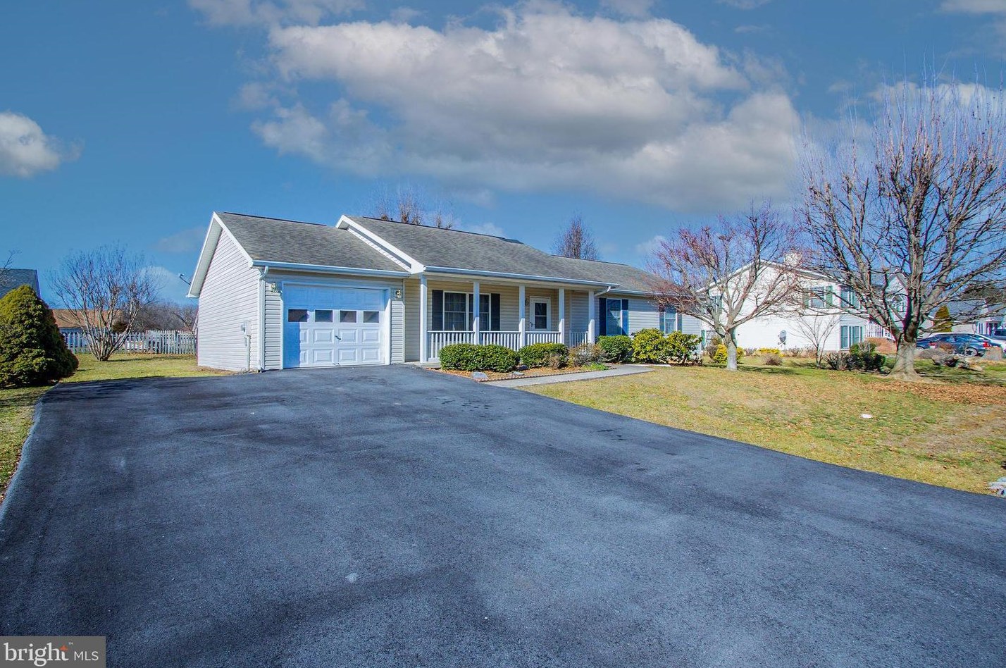 124 Orchid Ln, Falling Waters, WV 25419