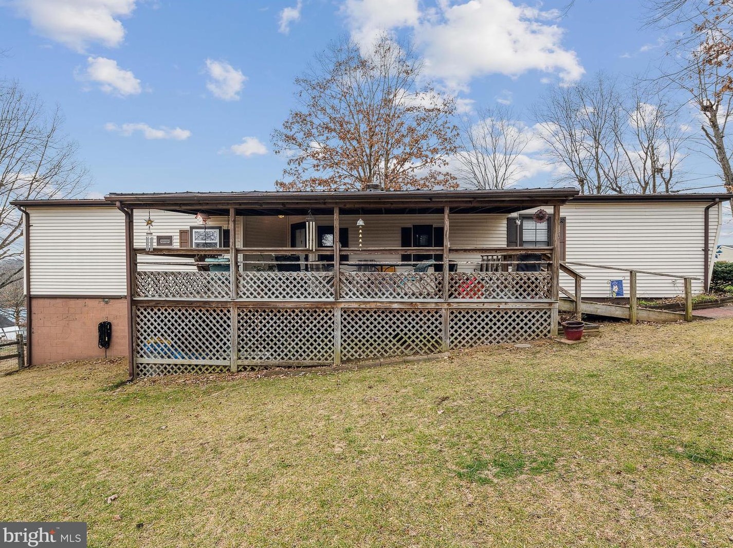 148 Parry Dr, Falling Waters, WV 25419-4559