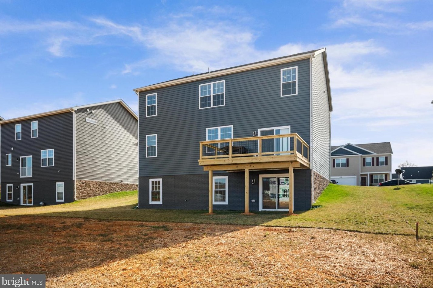 270 Aylesbury Ln, Martinsburg, WV 25403
