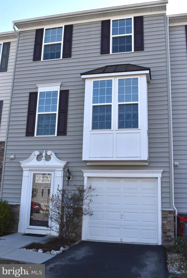 50 Norwood Dr, Falling Waters, WV 25419