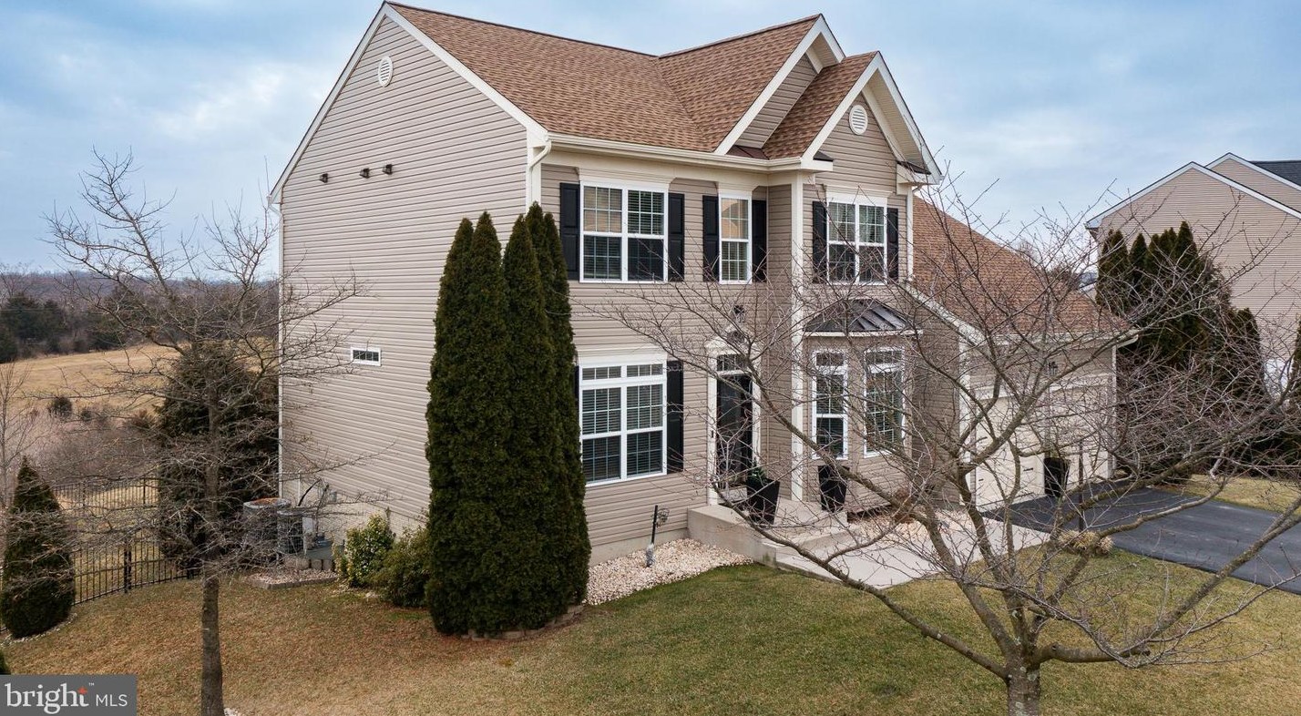 325 Sheerer Dr, Martinsburg, WV 25404-7693