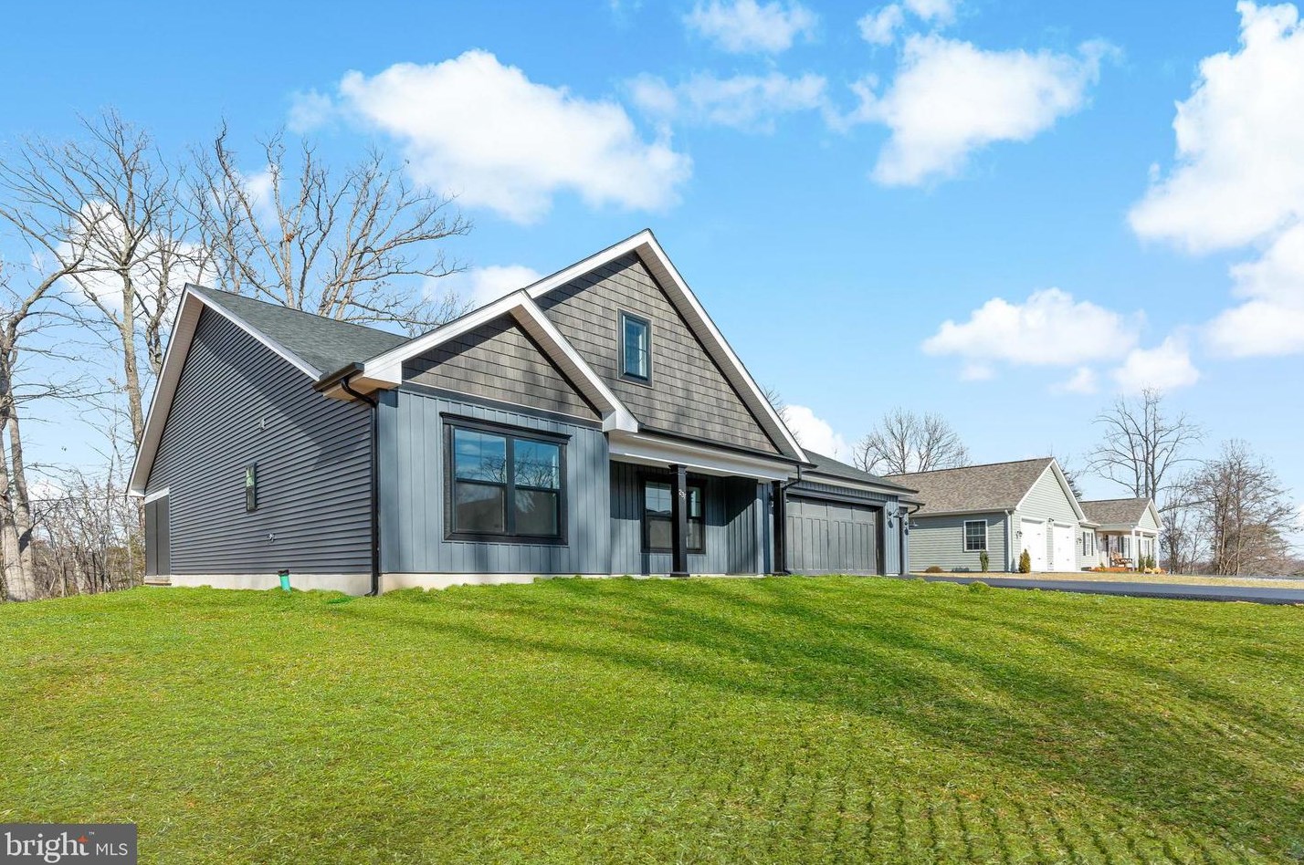 237 Wampum Ln, Hedgesville, WV 25427