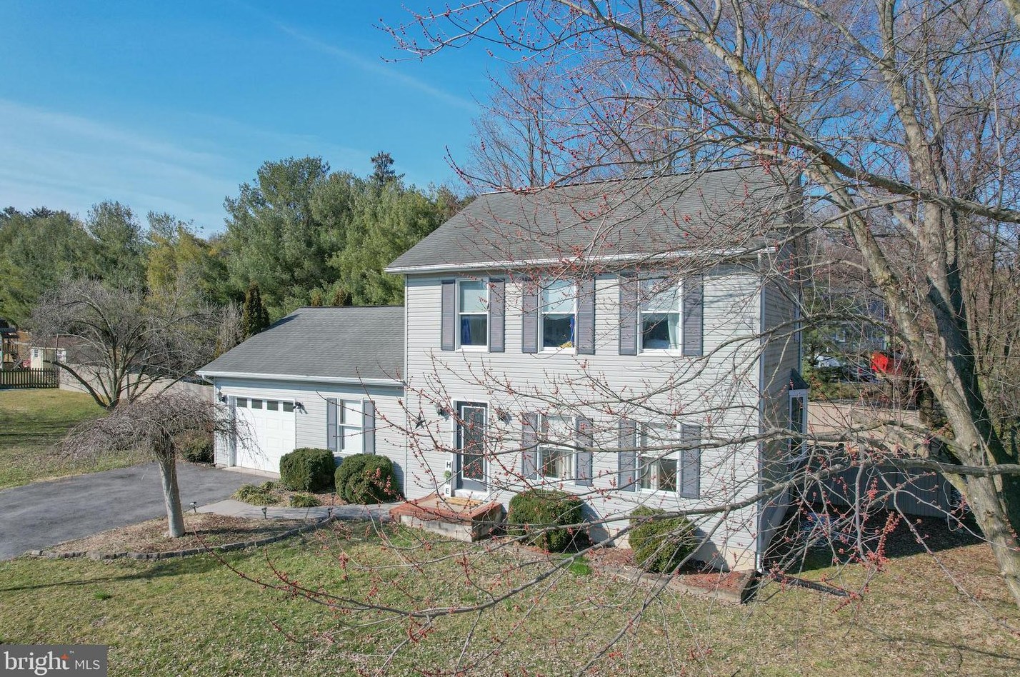 73 Stockade Ct, Hedgesville WV  25427-4983 exterior