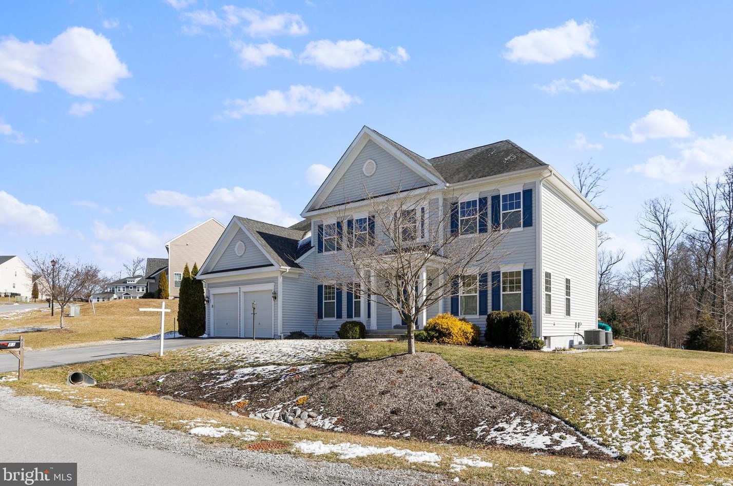 83 Tributary Trl, Falling Waters WV  25419-1149 exterior