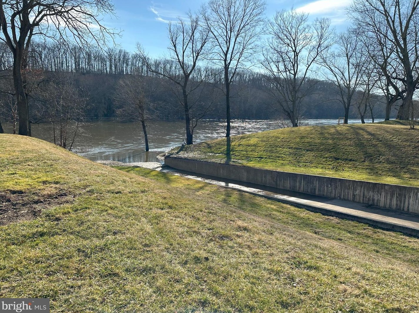 83 Tributary Trl, Falling Waters WV  25419-1149 exterior