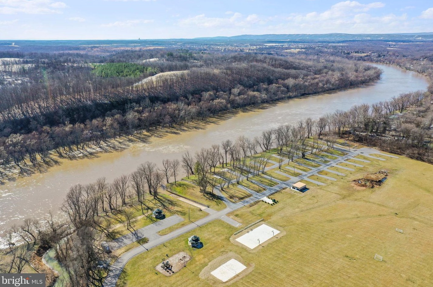 83 Tributary Trl, Falling Waters WV  25419-1149 exterior