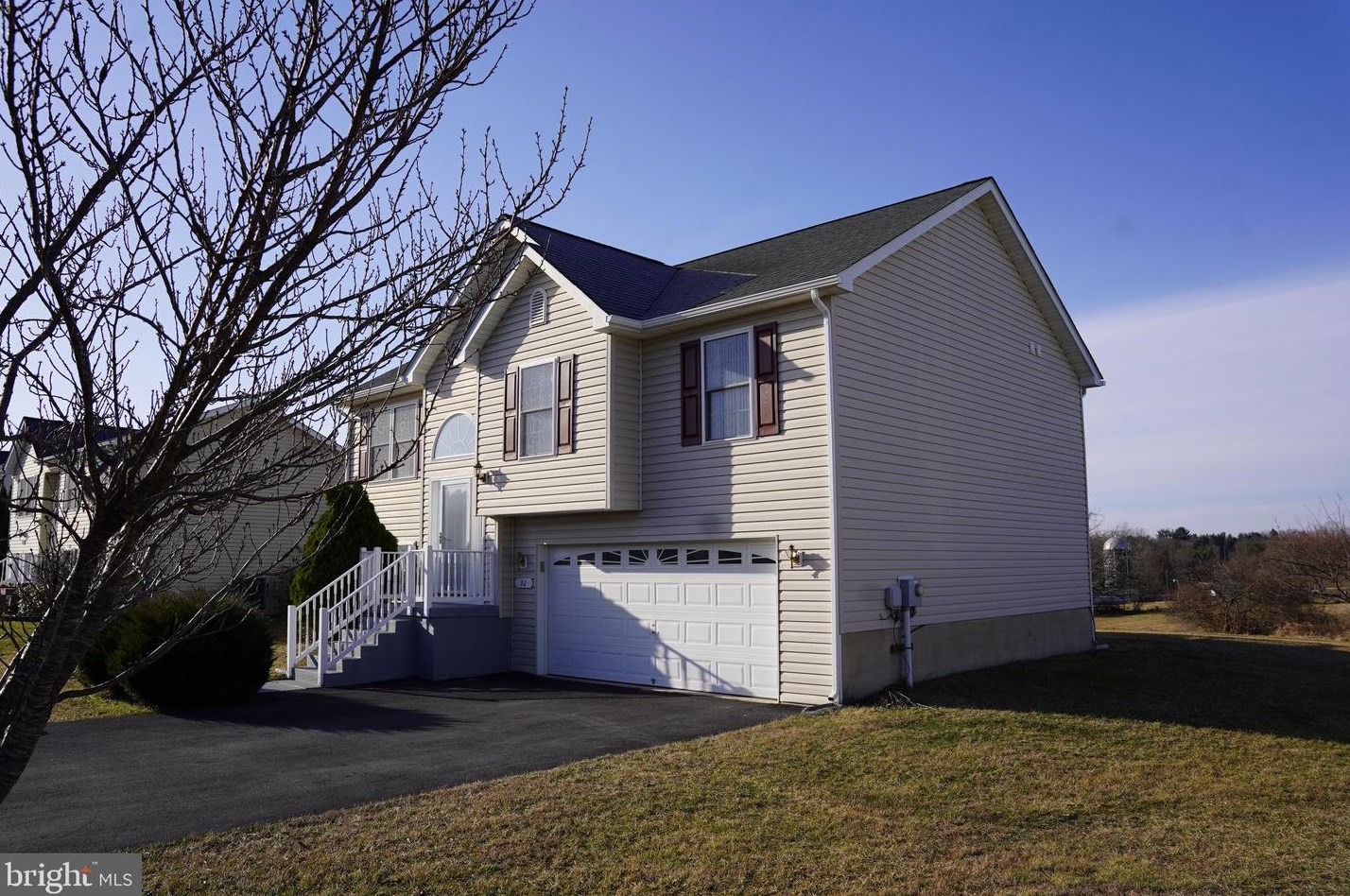 92 Embassy Ct, Martinsburg, WV 25405
